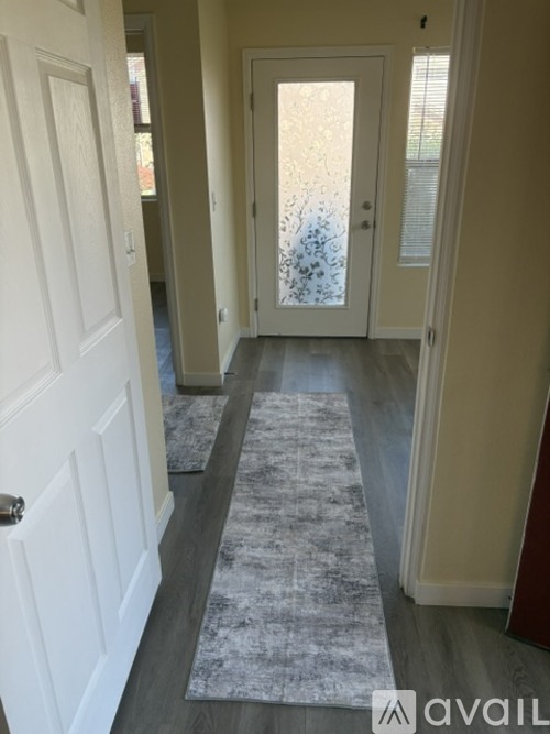 18632 East Water Drive 3 Beds Apartment for Rent - Photo gallery 3