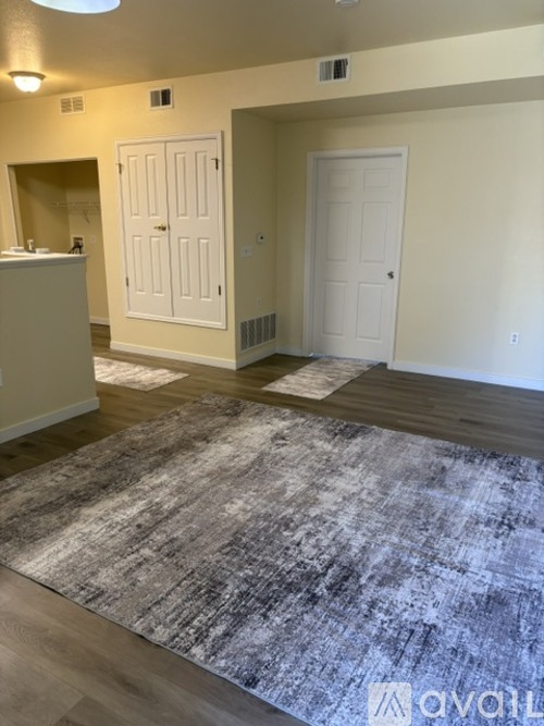 18632 East Water Drive 3 Beds Apartment for Rent - Photo gallery 4