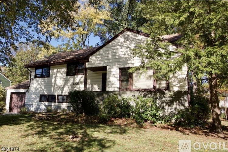 1425 Boynton Avenue 4 Beds Single Family Home for Rent - Photo gallery 3
