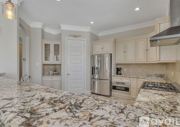 615 29th St 4 Beds Single Family Home for Rent - Photo gallery 5