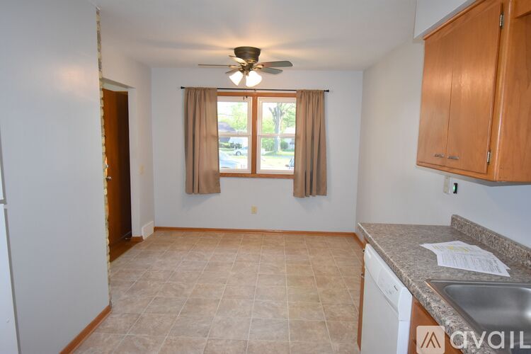 6706 Spring Grove Court 3 Beds Single Family Home for Rent - Photo gallery 4