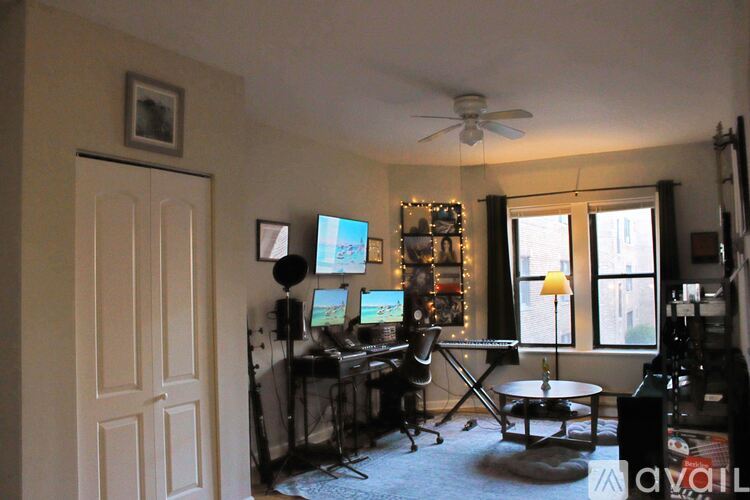 3724 North Pine Grove Avenue 1 Apartment for Rent - Photo gallery 2