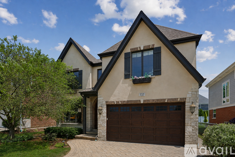 737 Swain Avenue 6 Beds Single Family Home for Rent - Photo gallery 1
