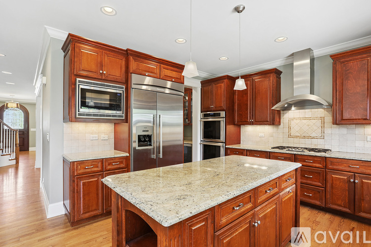 737 Swain Avenue 6 Beds Single Family Home for Rent - Photo gallery 4