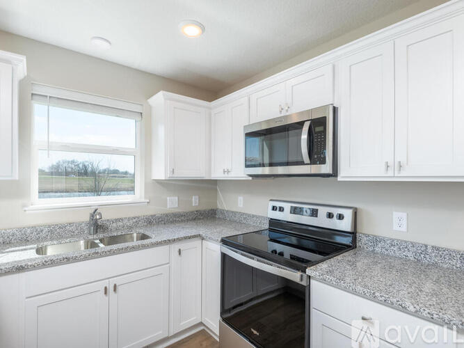 568 SE 4th Ave 3 Beds Single Family Home for Rent - Photo gallery 2