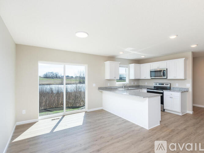 568 SE 4th Ave 3 Beds Single Family Home for Rent - Photo gallery 4