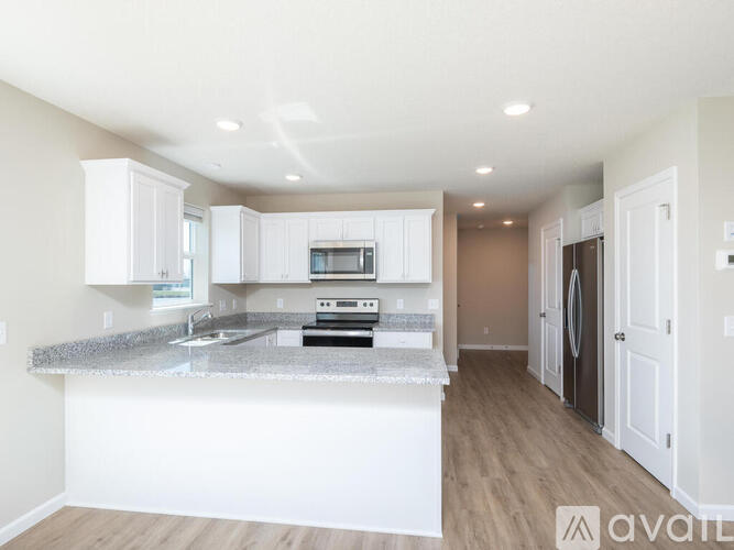568 SE 4th Ave 3 Beds Single Family Home for Rent - Photo gallery 5
