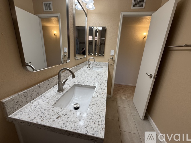 1324 West 12th Street 4 Beds Single Family Home for Rent - Photo gallery 5