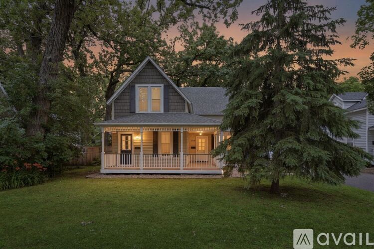 2138 1st Street 2 Beds Single Family Home for Rent - Photo gallery 2