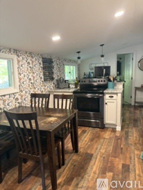 36 New Road 3 Beds Apartment for Rent - Photo gallery 3