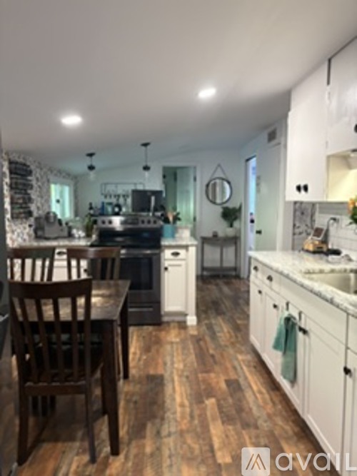 36 New Road 3 Beds Apartment for Rent - Photo gallery 4