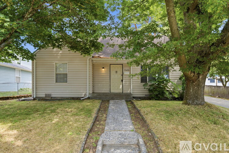 11426 Crestwood Dr S 4 Beds Single Family Home for Rent - Photo gallery 1