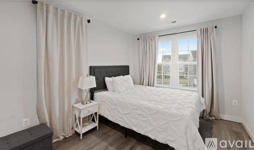 2402 Crescent Way 2 Beds Apartment for Rent - Photo gallery 3