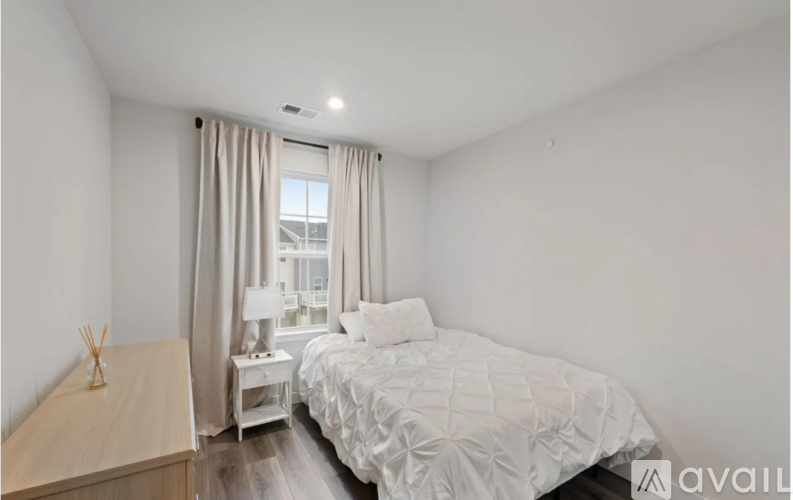 2402 Crescent Way 2 Beds Apartment for Rent - Photo gallery 5