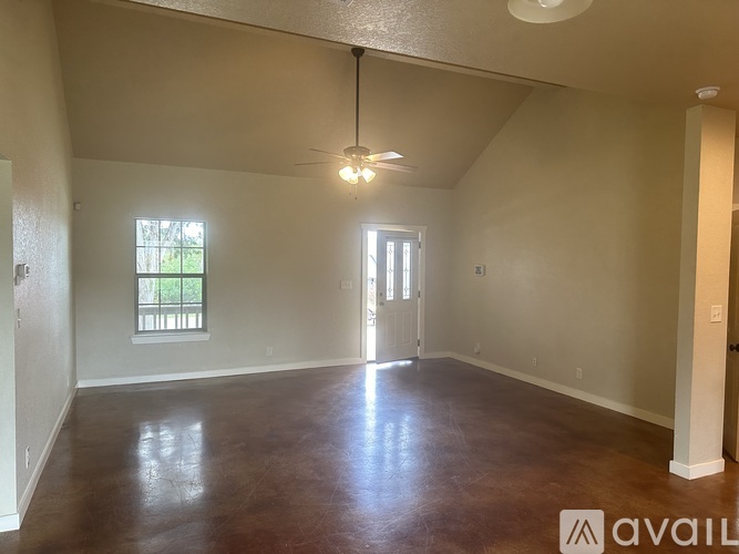 1005 Live Oak Dr 3 Beds Single Family Home for Rent - Photo gallery 3