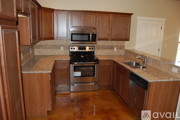 1005 Live Oak Dr 3 Beds Single Family Home for Rent - Photo gallery 5