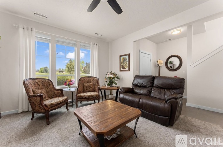 5668 West Stadium Lane 3 Beds Single Family Home for Rent - Photo gallery 3