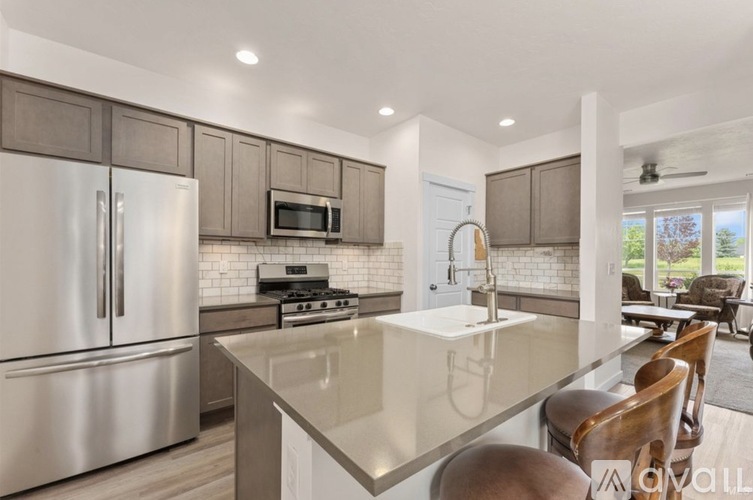 5668 West Stadium Lane 3 Beds Single Family Home for Rent - Photo gallery 4