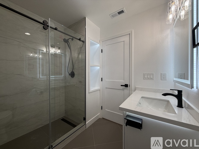 27733 Dickens Avenue 1 Apartment for Rent - Photo gallery 4