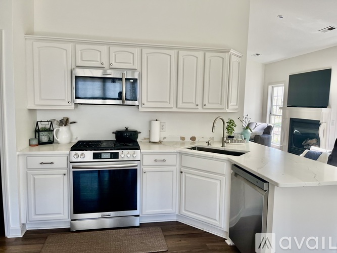 140 East Delaware Avenue 3 Beds Single Family Home for Rent - Photo gallery 3