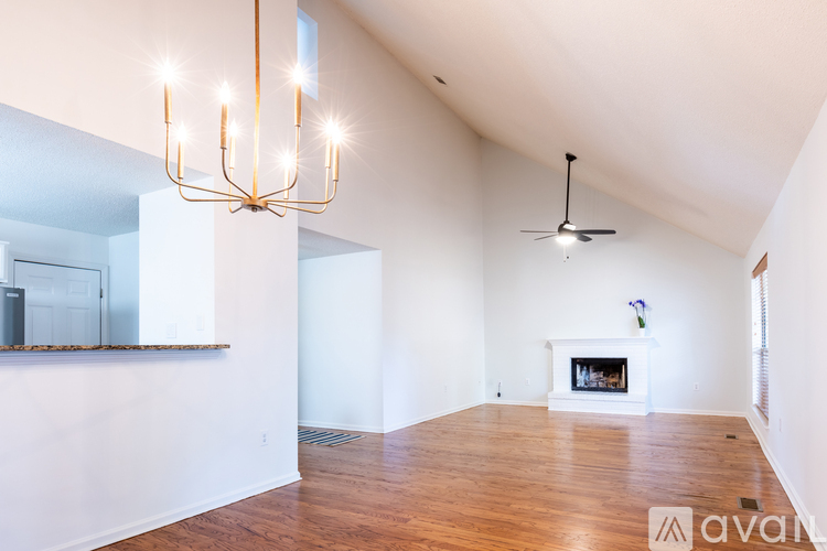 541 Pointe S Dr 4 Beds Townhouse for Rent - Photo gallery 2
