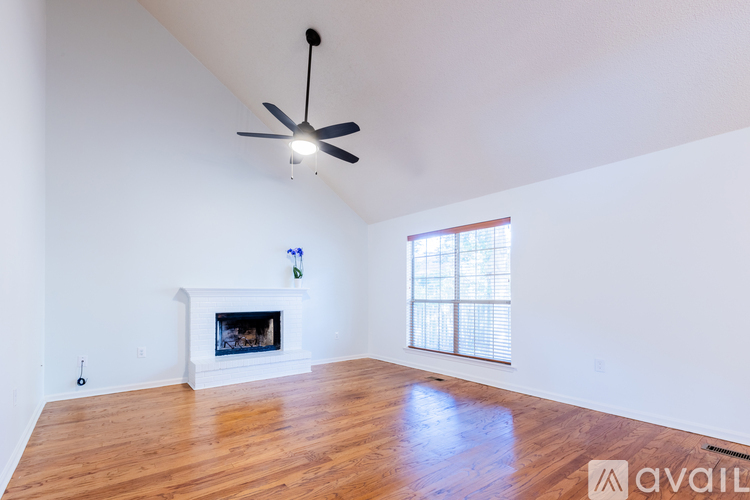 541 Pointe S Dr 4 Beds Townhouse for Rent - Photo gallery 3