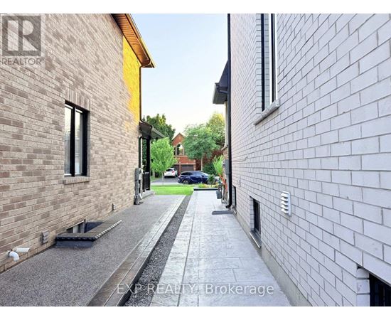 LOWER - 1606 SANDHURST CRESCENT 2 Beds House for Rent - Photo gallery 2