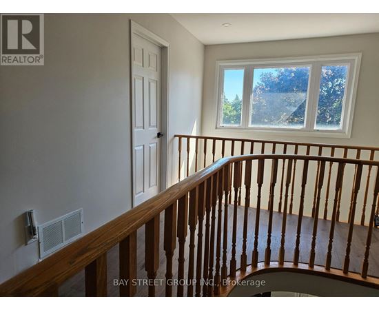 UPPER1 - 3177 COLONIAL DRIVE 4 Beds House for Rent - Photo gallery 2