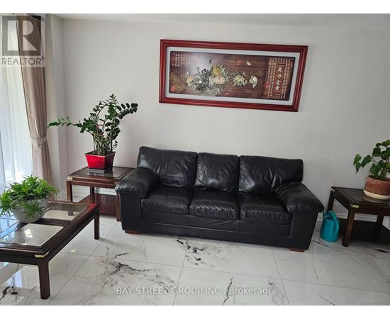 UPPER1 - 3177 COLONIAL DRIVE 4 Beds House for Rent - Photo gallery 3