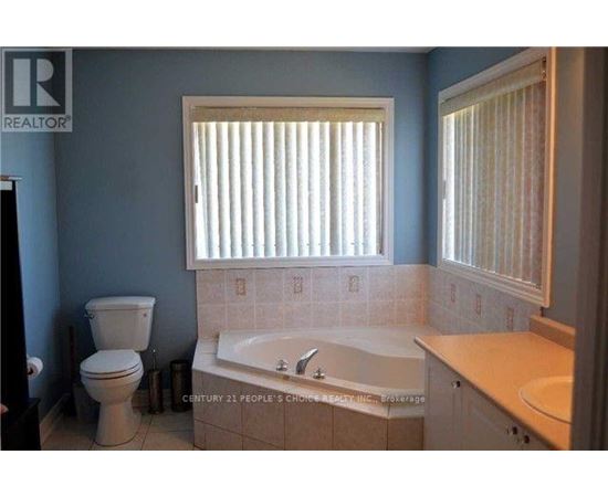 UPPER - 223 VAN SCOTT DRIVE 4 Beds House for Rent - Photo gallery 4