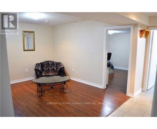 UPPER - 223 VAN SCOTT DRIVE 4 Beds House for Rent - Photo gallery 5