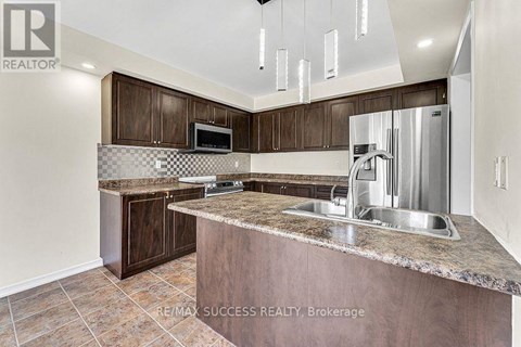 MAIN - 81 LAMBERT CRESCENT 3 Beds Apartment for Rent