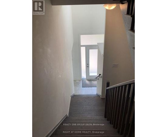 14 HUGHES LANE W 4 Beds Condo, Home, Townhouse for Rent - Photo gallery 2