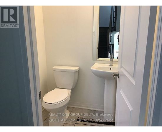 14 HUGHES LANE W 4 Beds Condo, Home, Townhouse for Rent - Photo gallery 3