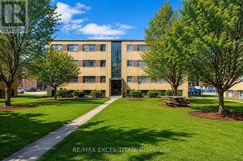 A building with the text RE/MAX EXCEL TITAN Brokerage on it.