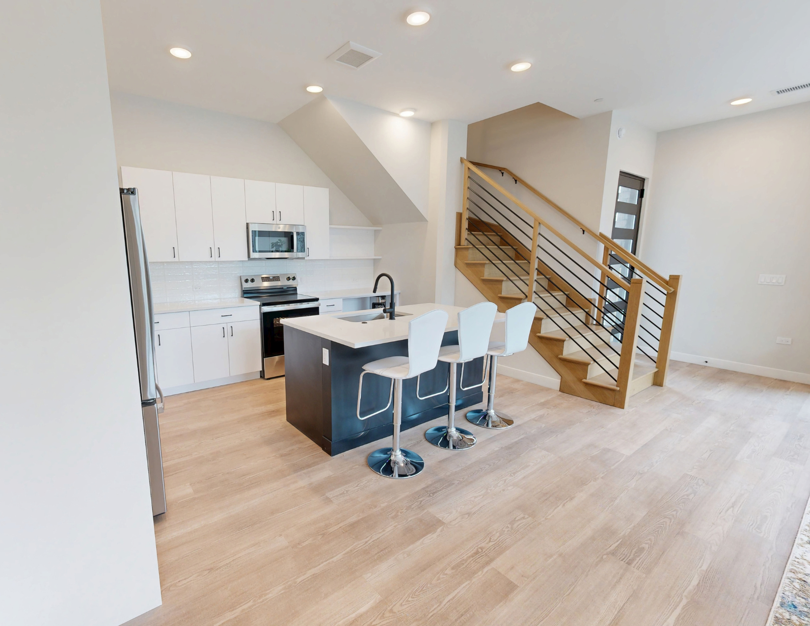 220 W Liberty Drive Studio-2 Beds Apartment for Rent