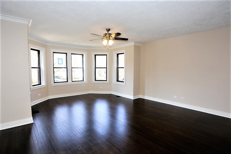 4445 N Rockwell St 2 Beds Apartment for Rent - Photo gallery 3
