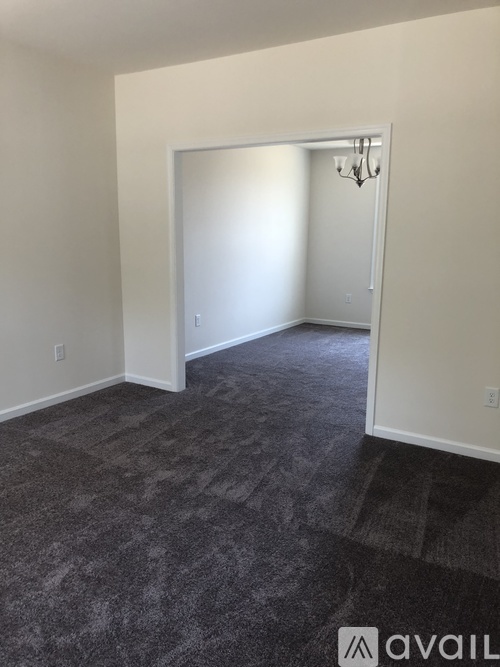 31 Brooks Drive 4 Beds Single Family Home for Rent - Photo gallery 4