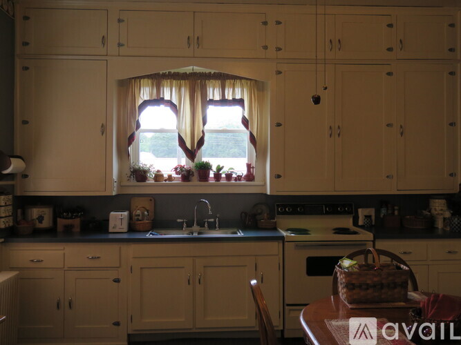 122 East Main Street 2 Beds Single Family Home for Rent - Photo gallery 4