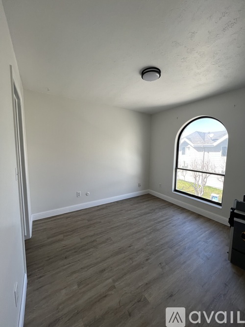 1554 Monroe Boulevard 3 Beds Single Family Home for Rent - Photo gallery 3