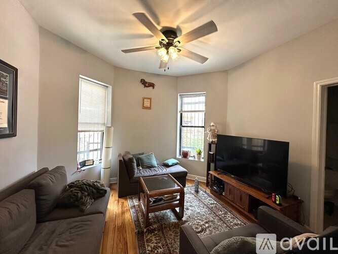 1040 W School St 4 Beds Apartment for Rent - Photo gallery 1