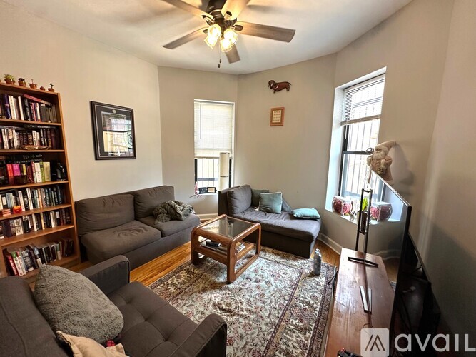 1040 W School St 4 Beds Apartment for Rent - Photo gallery 2
