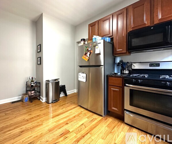 1040 W School St 4 Beds Apartment for Rent - Photo gallery 3