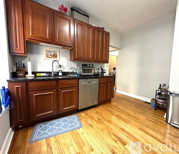 1040 W School St 4 Beds Apartment for Rent - Photo gallery 4