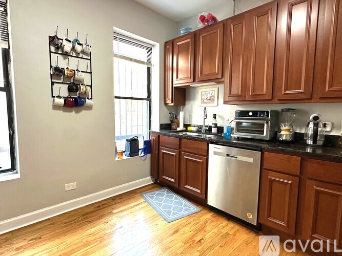 1040 W School St 4 Beds Apartment for Rent - Photo gallery 5