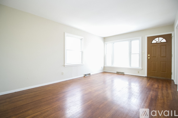 7 W Capistrano Ave 3 Beds Single Family Home for Rent - Photo gallery 3