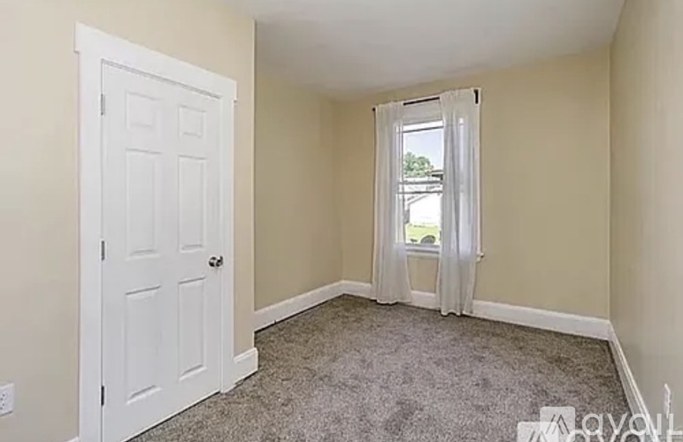 2033 Weyer Avenue 3 Beds Apartment for Rent - Photo gallery 1