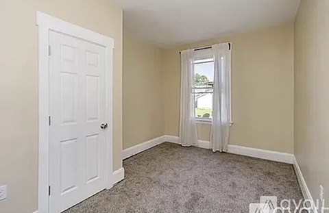 2033 Weyer Avenue 3 Beds Apartment for Rent