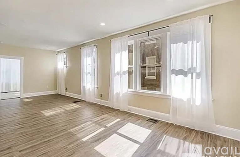2033 Weyer Avenue 3 Beds Apartment for Rent - Photo gallery 5