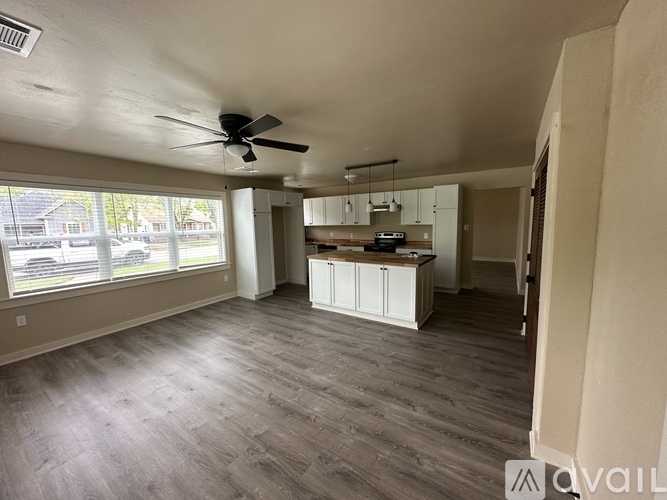 1213 W Walker St 4 Beds Single Family Home for Rent - Photo gallery 3